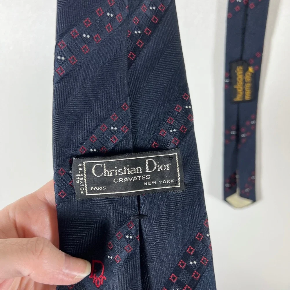 Christian Dior Cravates Mens Navy Blue‎ Herringbone Geometric Stripe Silk Tie